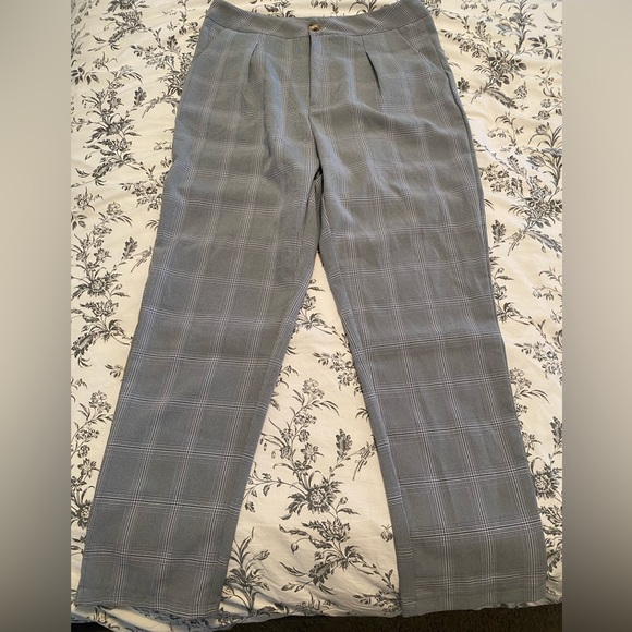 SHEIN grey and white checkered women’s dress pants - Picture 1 of 3